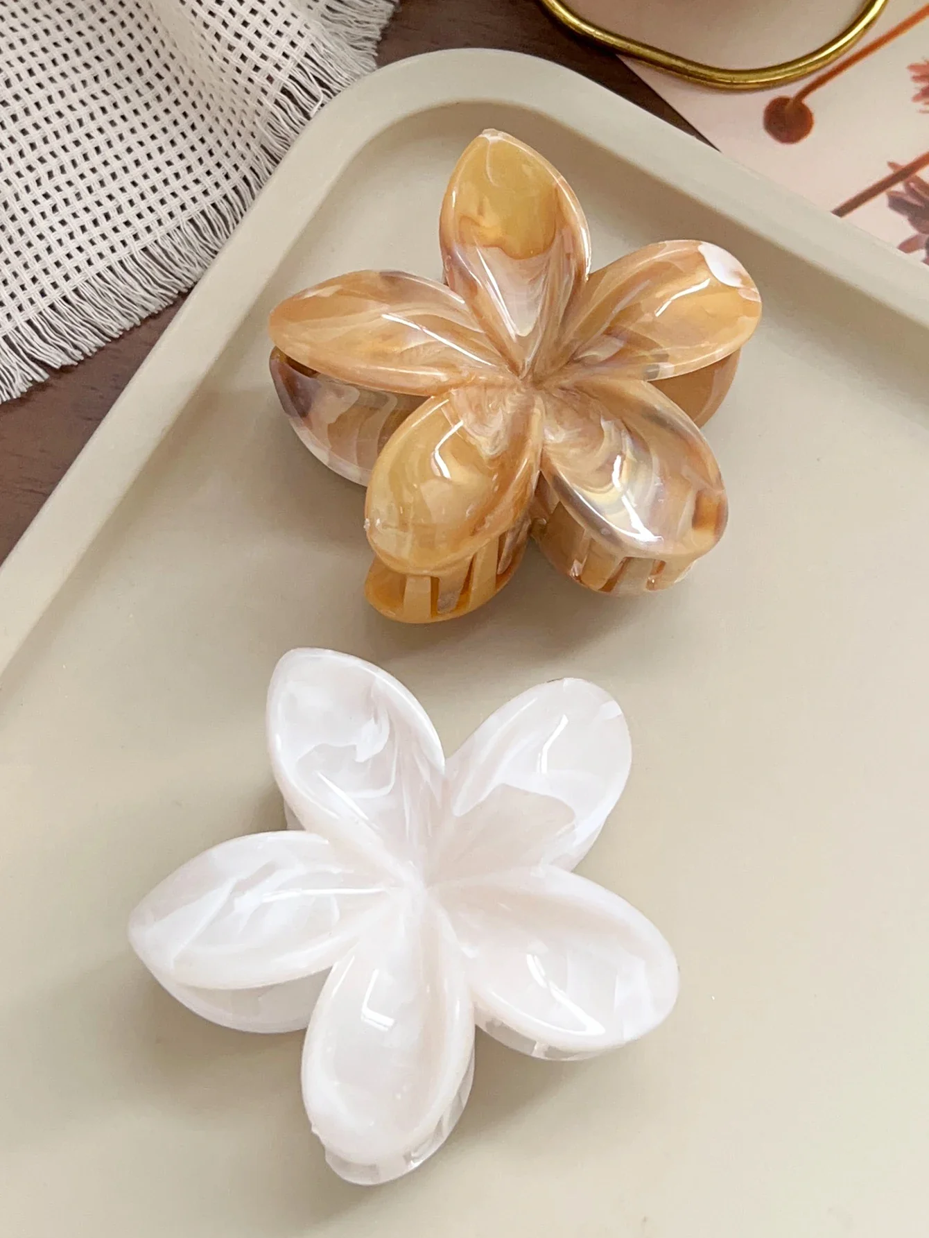 Hawaiian Flower Claw Clip - Image 4