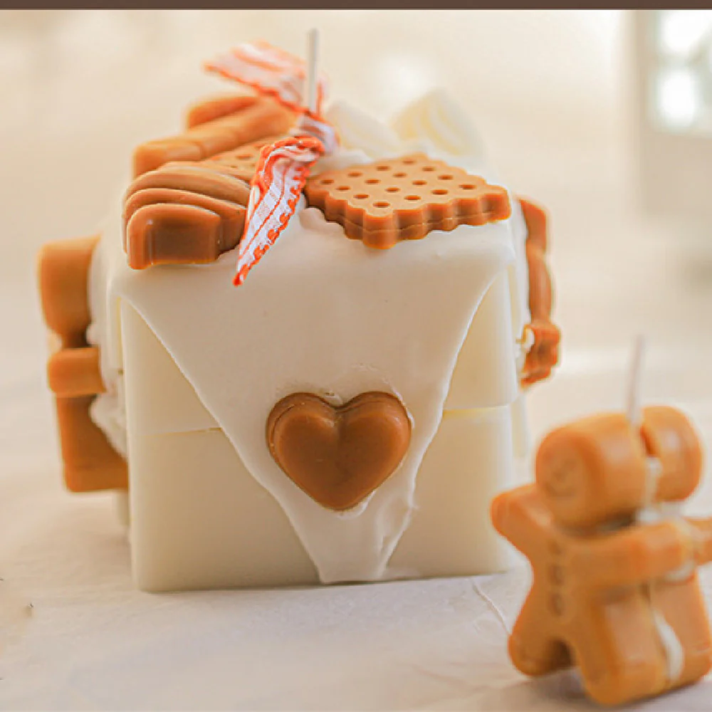 Homemade Gingerbread Man Christmas Scented Candle - Image 2
