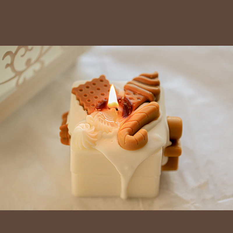 Homemade Gingerbread Man Christmas Scented Candle - Image 3