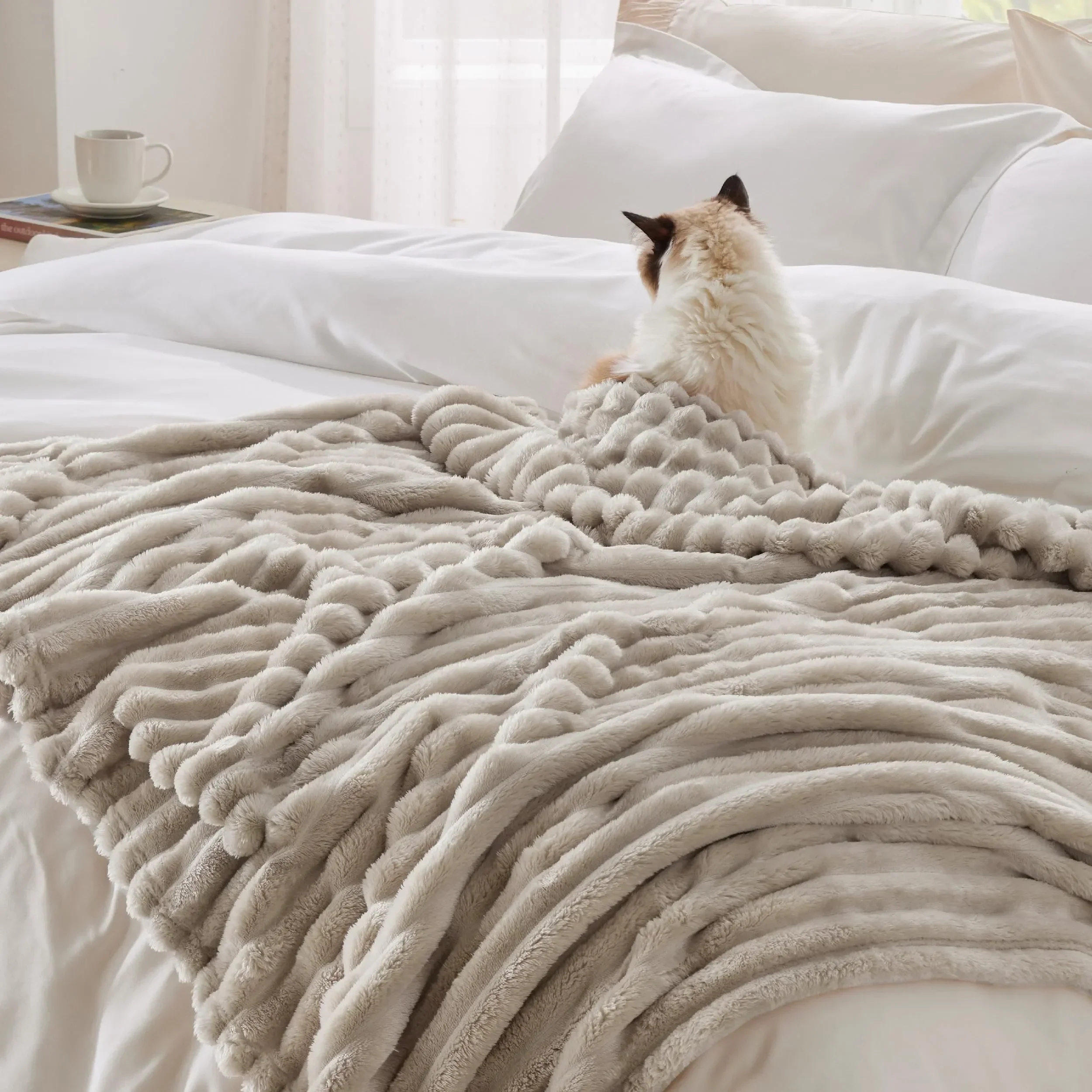 Luxury Faux Rabbit Fur Autumn and Winter Warm Bed Blanket - Image 3