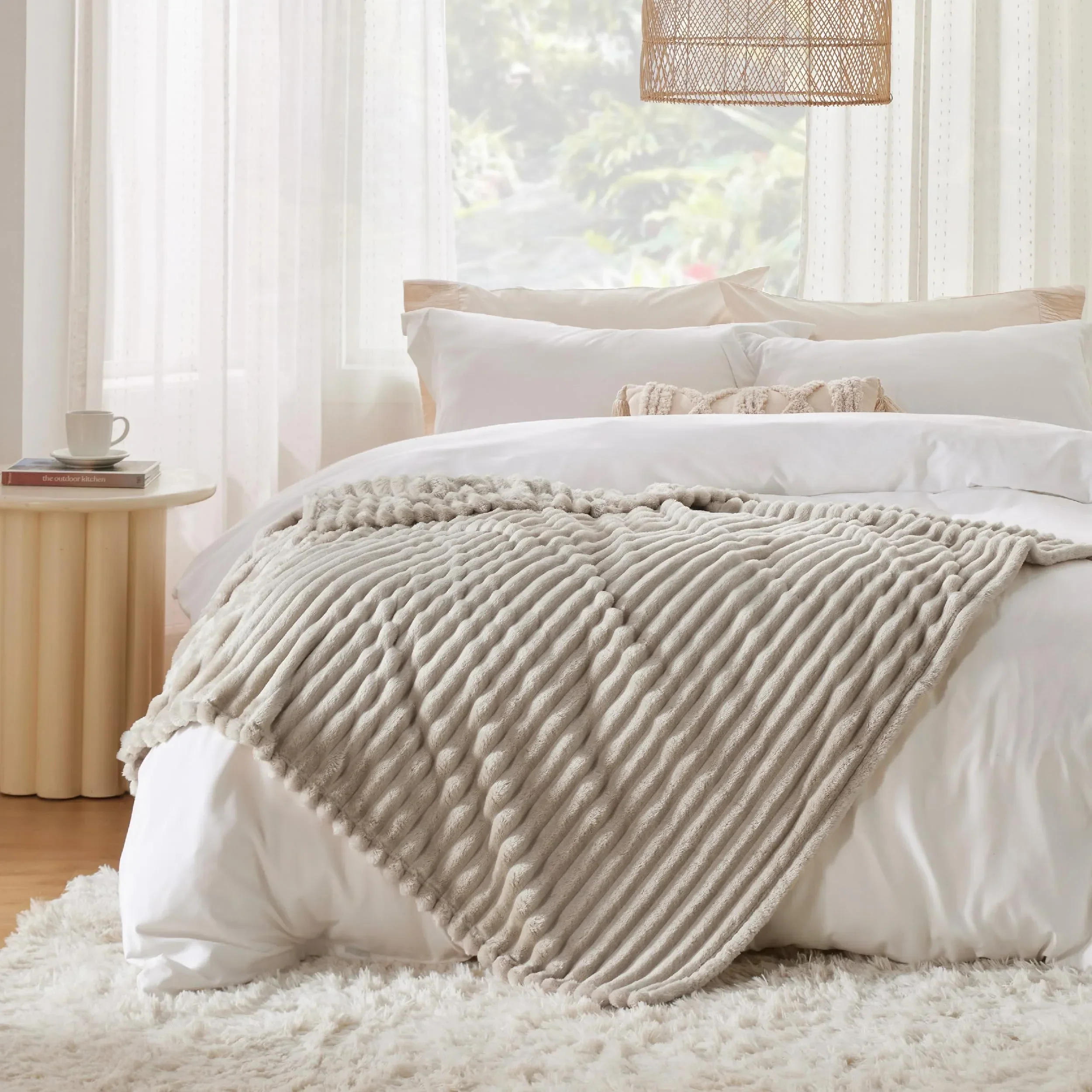 Luxury Faux Rabbit Fur Autumn and Winter Warm Bed Blanket - Image 4