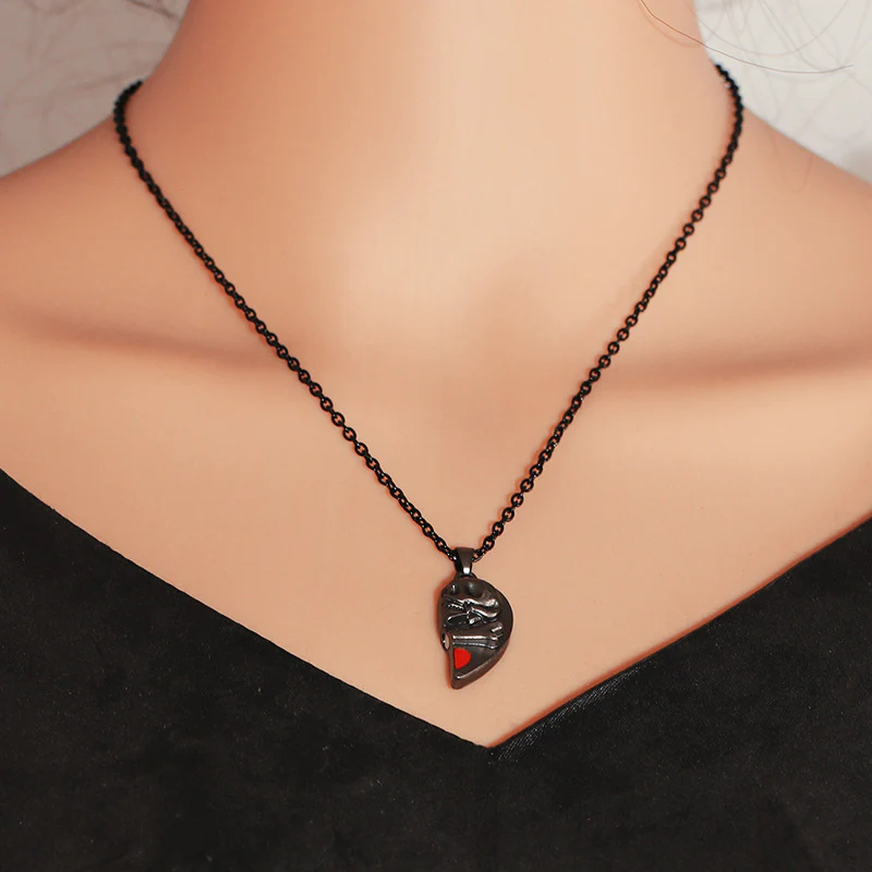 Punk Retro Skull Pendant Halloween Necklace Heart-shaped Magnetic Stitching Love Skull Couple Necklace - Image 2