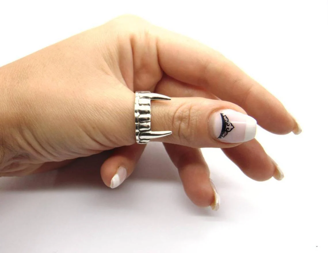 Vampire Personality Teeth Retro Men's And Women's Alloy Ring - Image 9